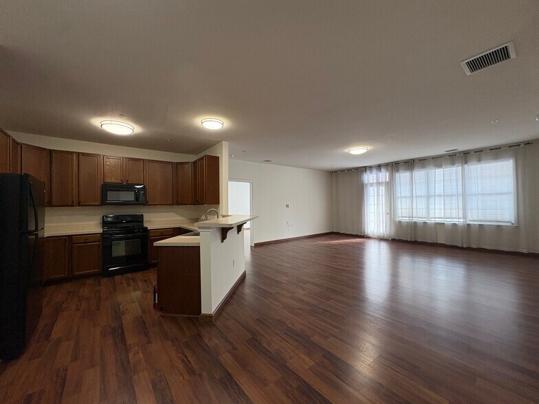 Building Photo - 326 Timberlake Dr