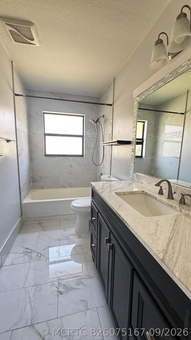Building Photo - 20970 Concord Green Dr W