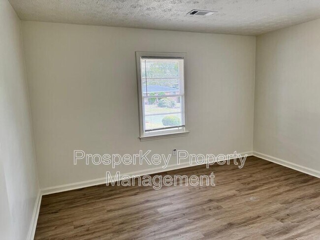 Building Photo - 1241 Dunbar Ave