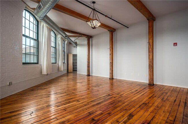 Building Photo - 28 Bayley St