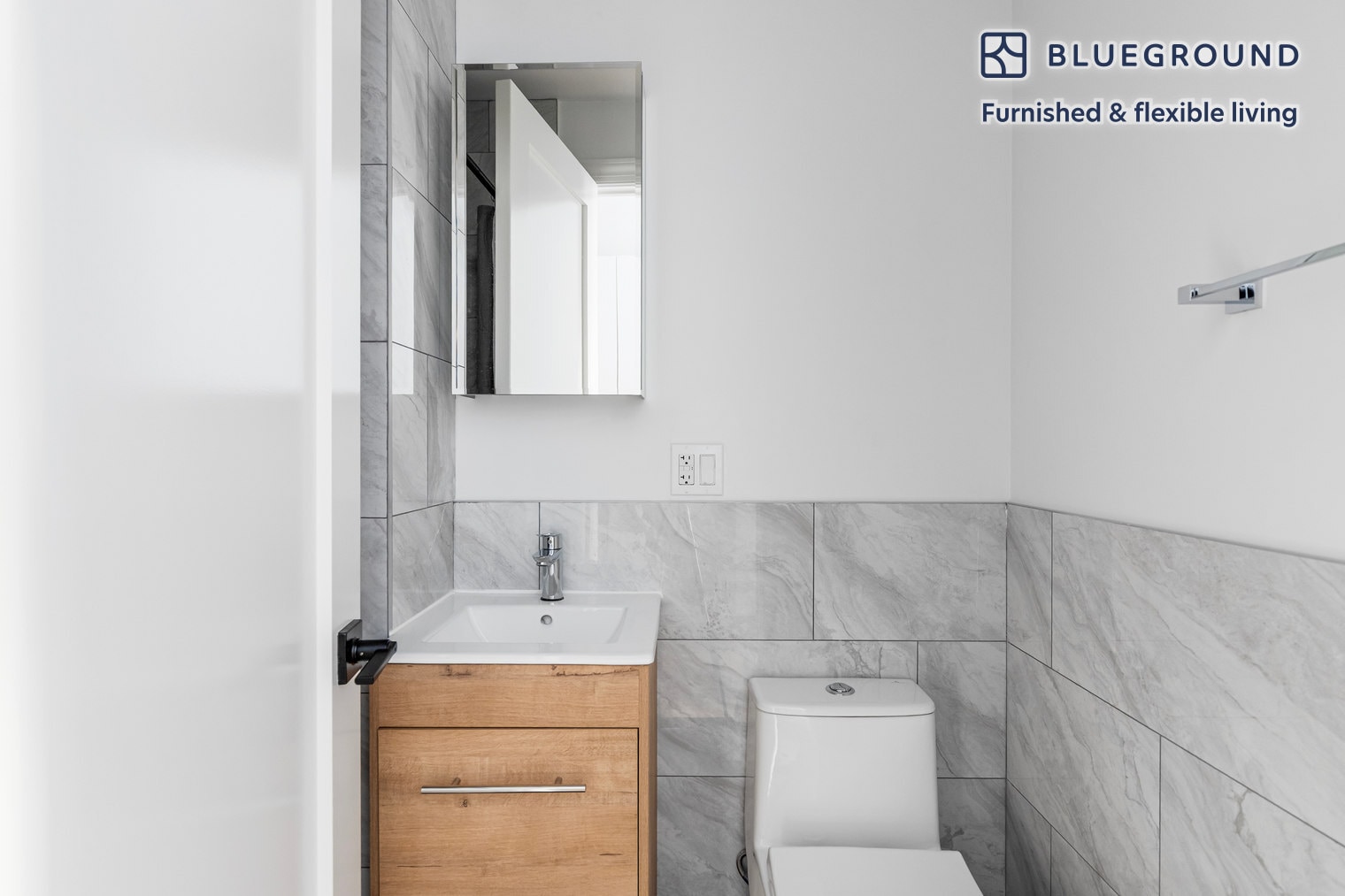 Building Photo - 307 W 39th St