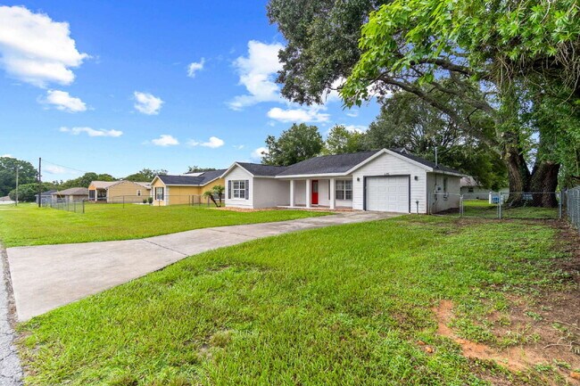 Building Photo - Updated 3BR Home with Fenced Backyard & Great Kitchen