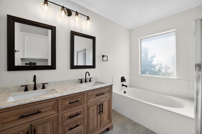 Building Photo - 1502 McDowell Bend