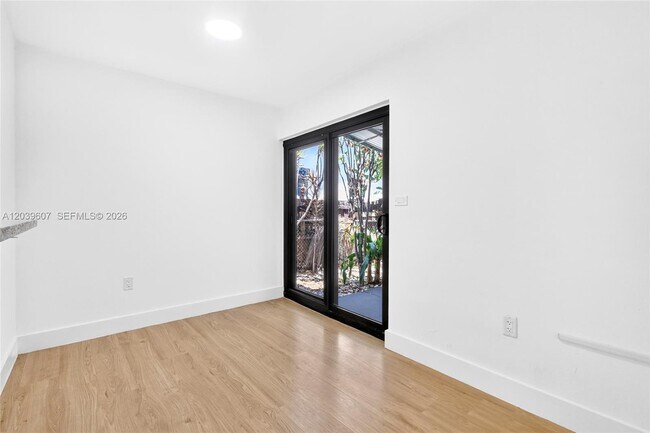 Building Photo - 3522 SW 25th St
