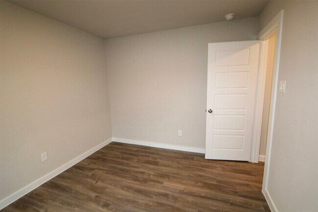 Building Photo - 5803 Aurora Ln