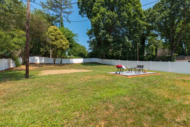 Building Photo - 5708 Southampton Rd