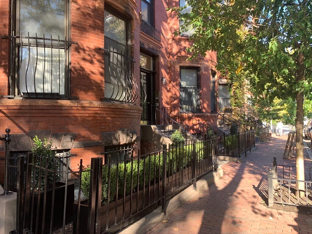 Building Photo - 425 Marlborough St
