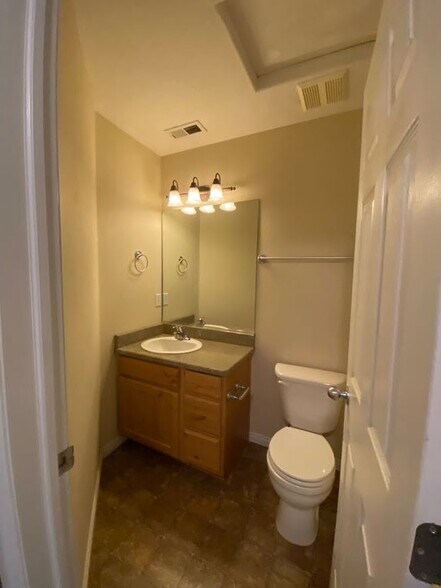 Building Photo - 1148 Northfield Rd