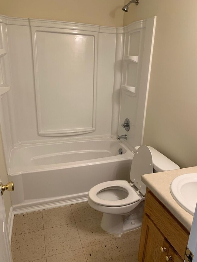 Building Photo - Great Location for VA Commuter/ Camden Cou...