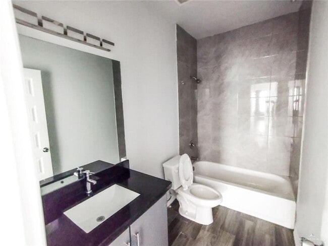 Building Photo - 1001 N Maryland St