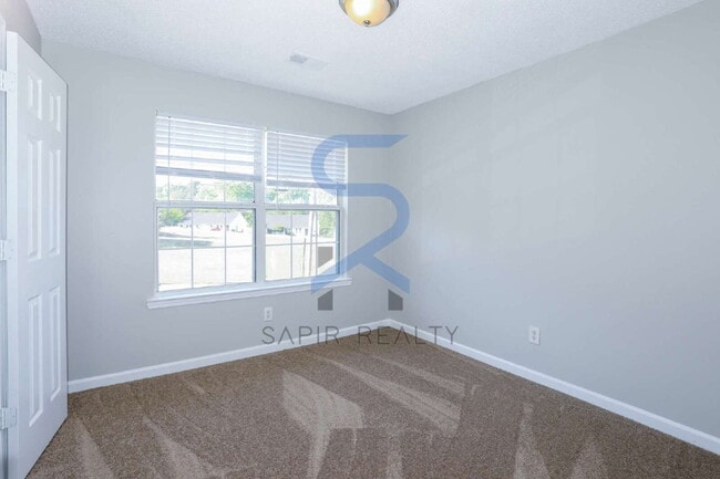 Building Photo - Pet-Friendly Living in Pinedale – 3BR/2.5BA Ready for You