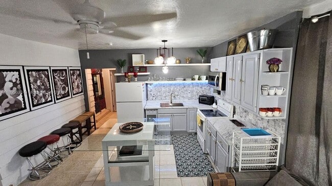 Primary Photo - 4201 SW 60th Pl