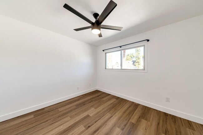 Building Photo - Remodeled 3 Bed 2 Bath 2 Car Garage Unfurnished 12 month lease with bonus room and AC in 2 car ga...