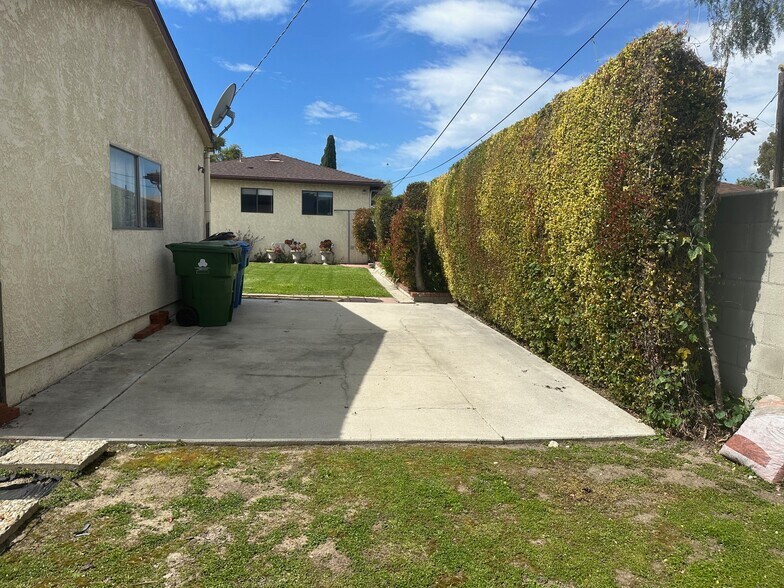 Building Photo - 21116 Denker Ave