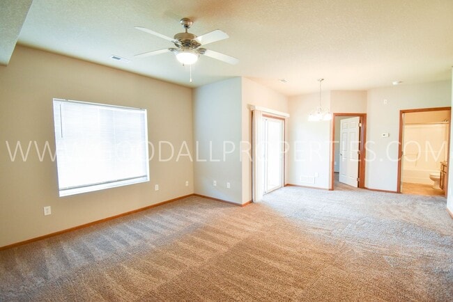 Building Photo - 2 Bedroom 2 Bath Condo w/ Garage on the gr...
