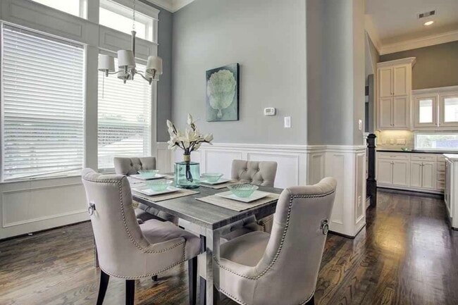 Building Photo - 2115 Bidwell Dr