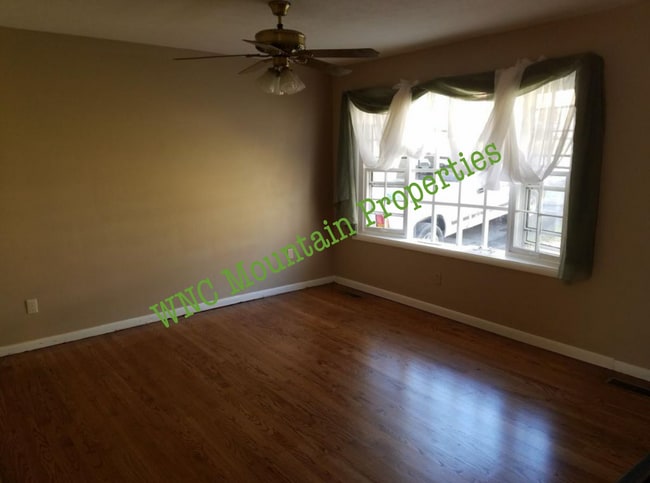 Building Photo - 374 Royal Pines Dr