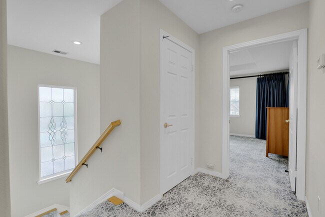 Building Photo - 2889 Plaza del Amo