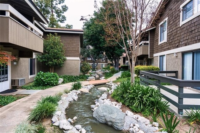 Building Photo - 118 Streamwood