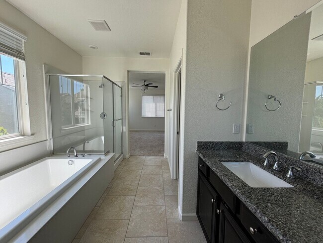 Building Photo - Spacious 4 Bedroom, 3 Bath Home with Bonus Room, 2 Car Garage in Westpark Village!