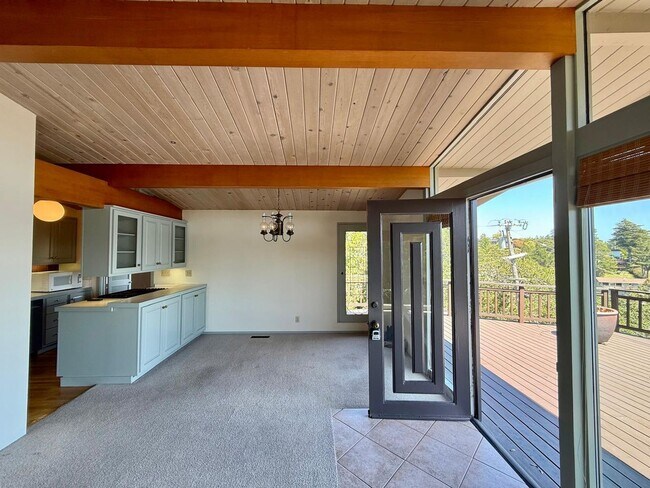 Building Photo - SPACIOUS THREE BED / THREE BATH HOME OFF OF PANORAMIC HWY WITH STUNNING VIEWS