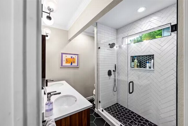 Building Photo - 800 Prospect Ave