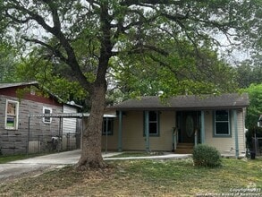Building Photo - 111 Los Arboles