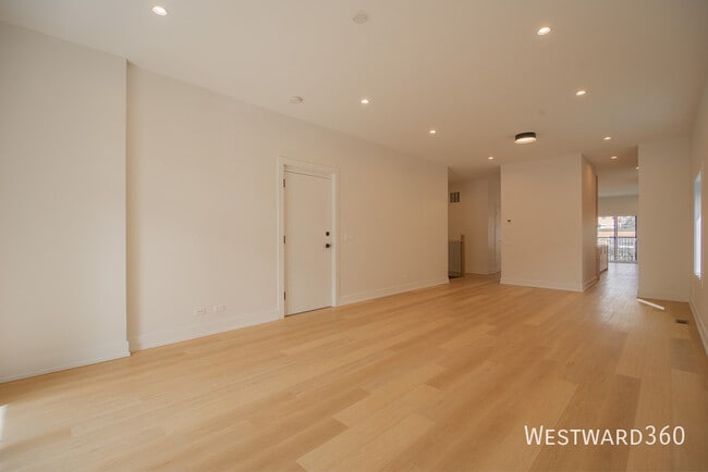 Building Photo - 2042 W Washington Blvd