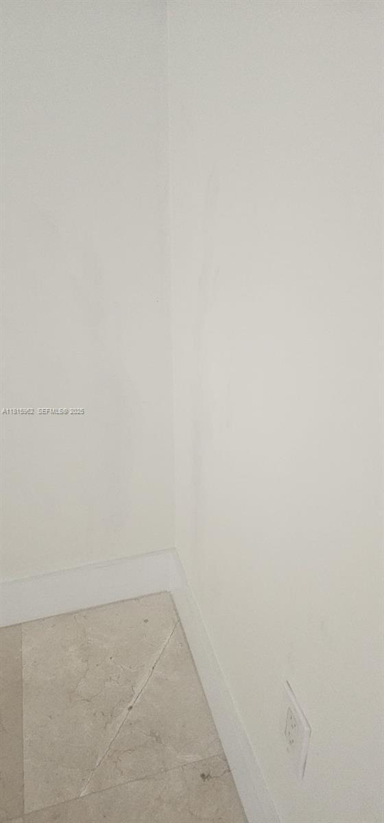 Building Photo - 1060 Brickell Ave