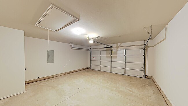 Building Photo - Very Nice 4 Bedroom 2 Bath Home in Yukon Schools