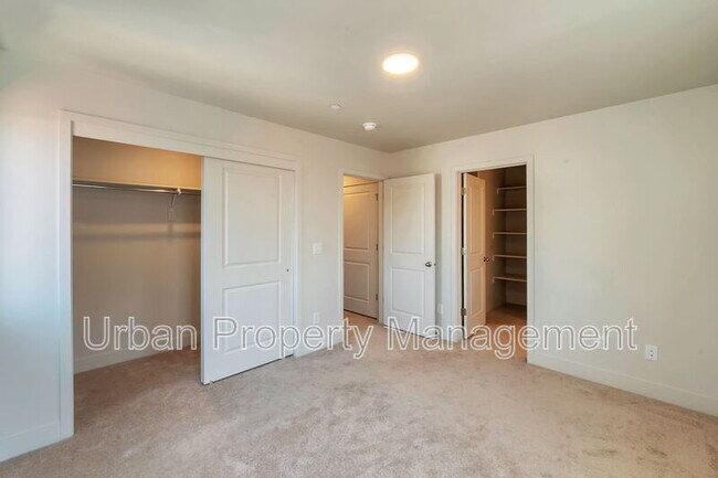 Building Photo - 1590 S 900 W