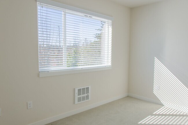 Building Photo - 3Bd/2.5Ba Seattle Townhouse