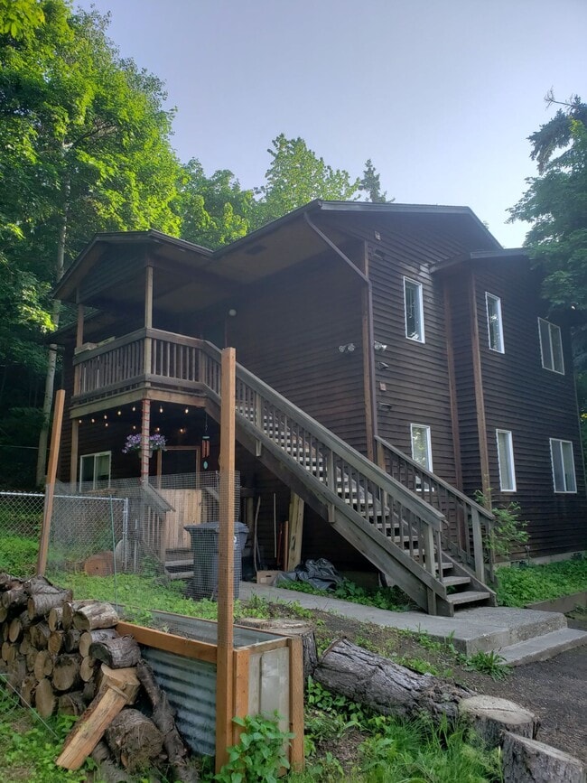 Building Photo - 317 E C St