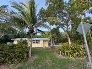 Building Photo - 786 Bostwick Dr