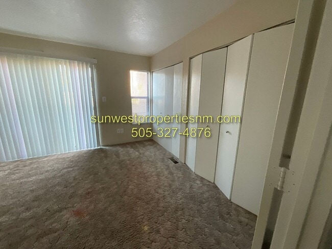 Building Photo - 2 Bedroom, 1.5 Bathroom with Garage