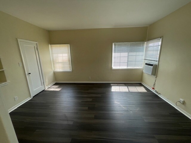 front room with walk in closet - 803 W Glenoaks Blvd