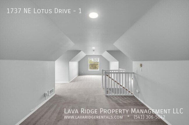 Building Photo - 1737 NE Lotus Dr