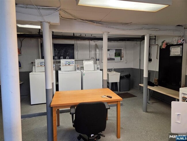 Building Photo - 1628 Valley 2A Vly