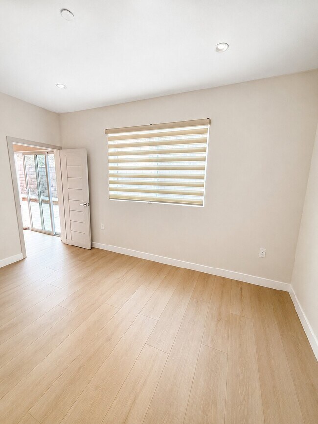 Building Photo - 9346 Creemore Dr