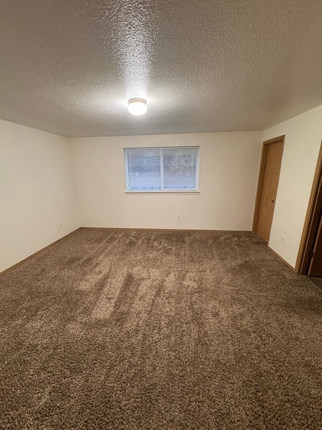 Building Photo - Spacious 3-Bed, 2.5-Bath Duplex for Rent in Longview