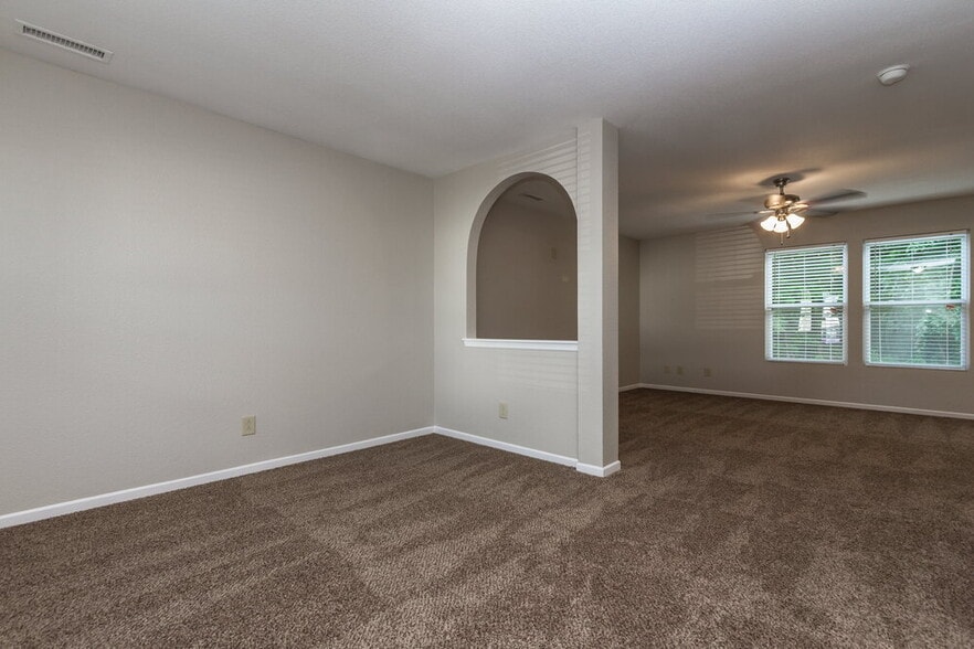 Building Photo - 8038 Retreat Ln