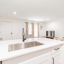 Building Photo - 606 N Marsalis Ave