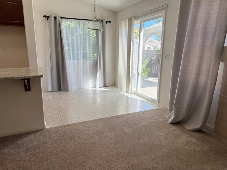 Building Photo - 1168 Fernwood Way