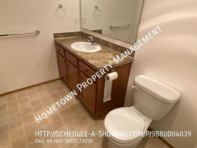 Building Photo - 3 bdrm Townhouse Avail NOW!