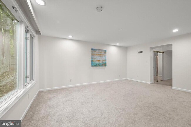 Building Photo - 10600 Vantage Ct