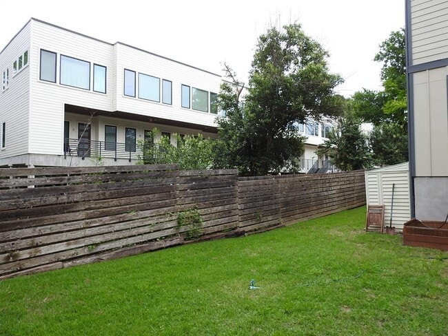 Building Photo - 4014 Clawson Rd