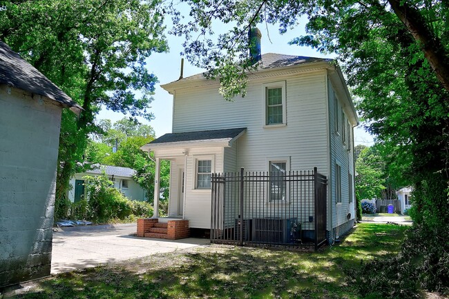 Building Photo - FOR RENT  - NORFOLK / ODU AREA