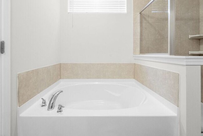 Building Photo - Luxury Living Begins at Home: Where Every Day Feels Like a Retreat; 5BR/3BA, Office