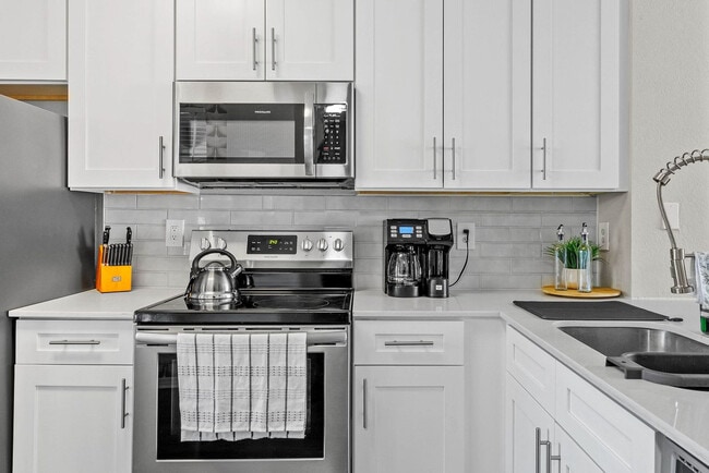 Building Photo - 10142 Montague St