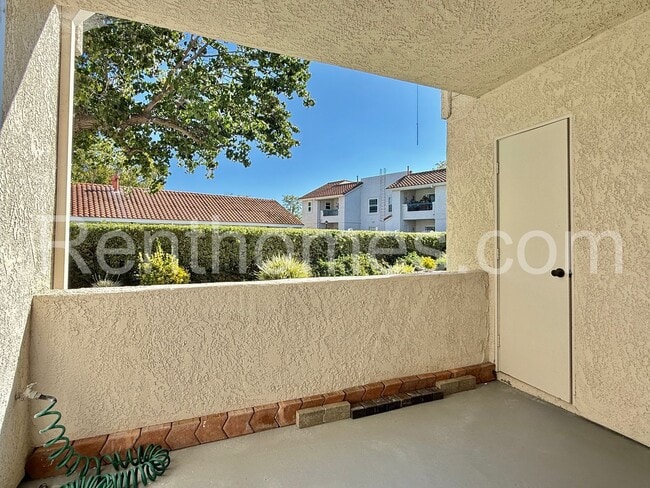 Building Photo - 10750 Aderman Ave